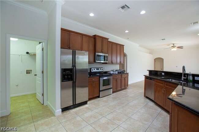Building Photo - 2110 SW 38th Terrace
