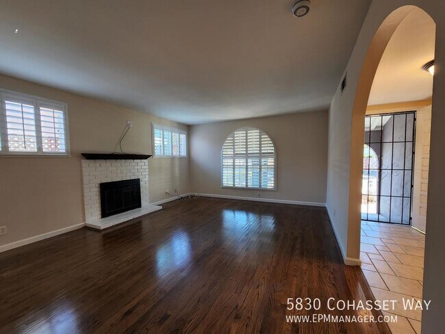 Foto del edificio - 5830 Cohasset Way