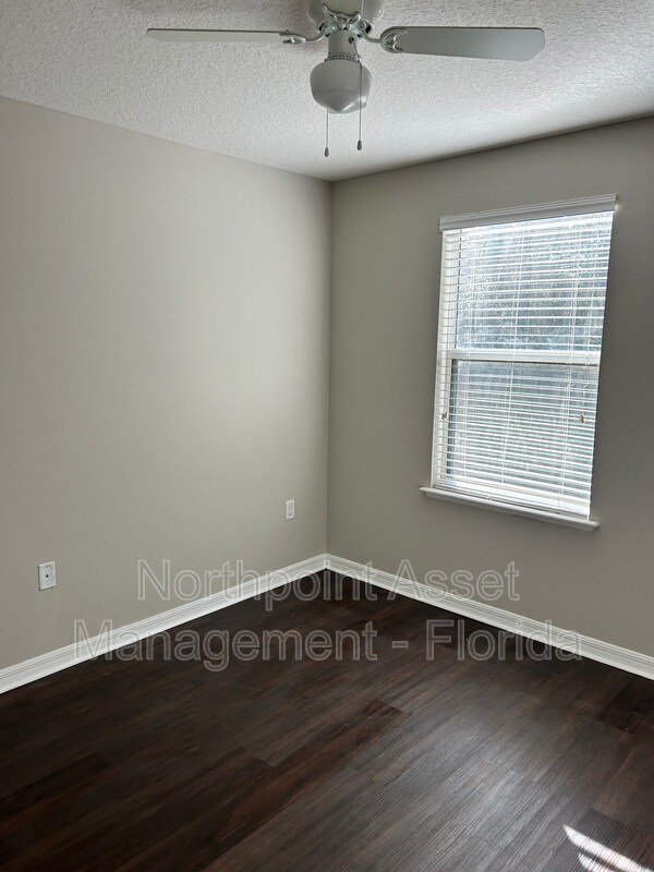 Foto del edificio - 8218 Halls Hammock Ct