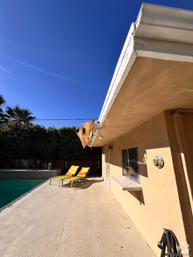 Building Photo - 1225 E Buena Vista Dr