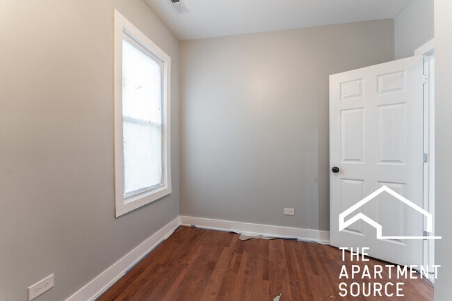 Foto del edificio - 2659 W Homer St
