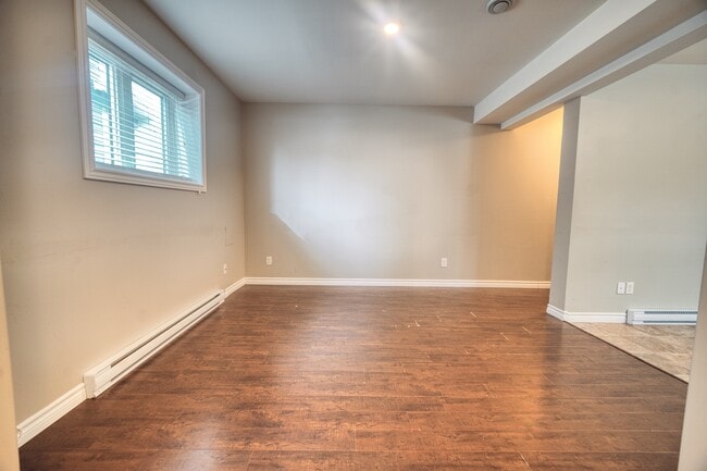 Building Photo - 13 Sumac St