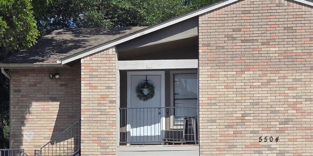 Foto del edificio - 5504 Rose Hill Cir