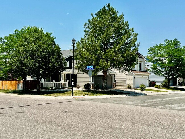 Foto del edificio - "Charming Centennial Retreat: Spacious 3-Bedroom Home with 2.5 Baths!