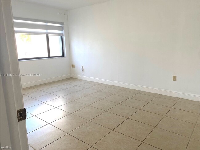 Foto del edificio - 2 br, 2 bath House - 10059 SW 218th St