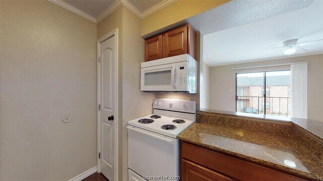 Foto del edificio - 904 University Oaks Blvd