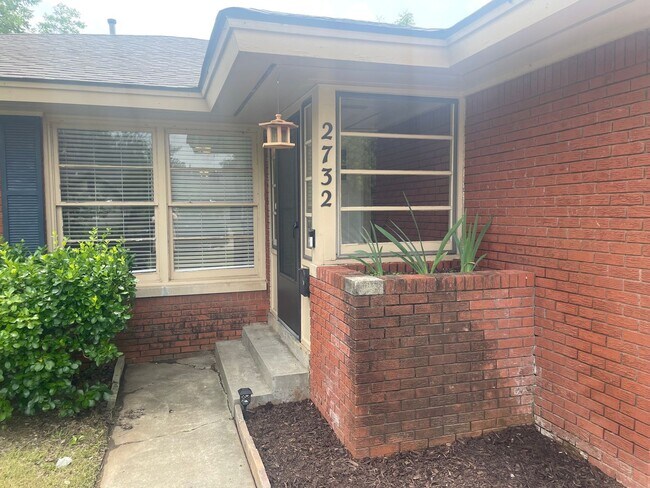 Photo - 4 bed 2 bath 2 car, Great Character and st... House