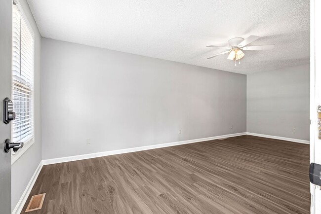 Foto del edificio - 1703 Winding Way Dr