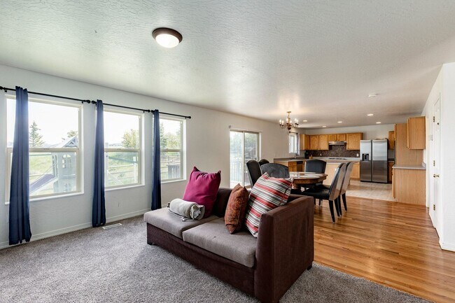 Building Photo - 4 Bed, 2.5 Bath Home in Trailside’s Sun Meadow Neighborhood