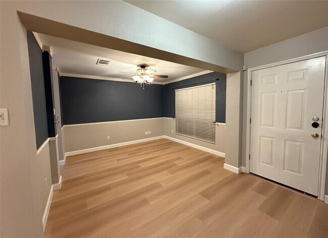 Building Photo - 1813 Lantana Dr