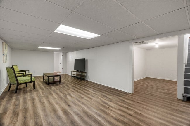 Building Photo - 11814 Flushing Dr