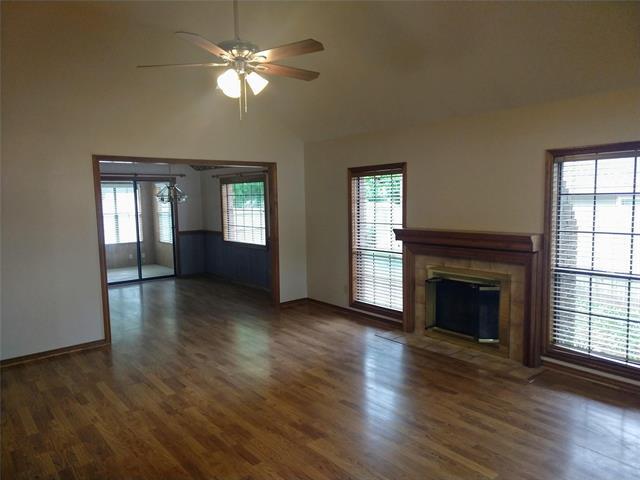 Building Photo - 6218 Paradise Dr