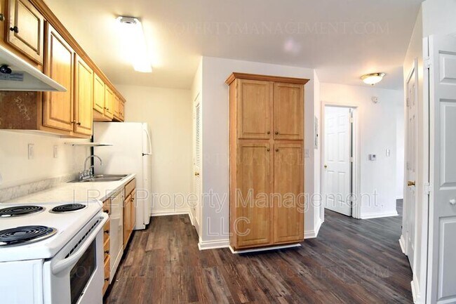 Building Photo - 752 Marian Village Dr