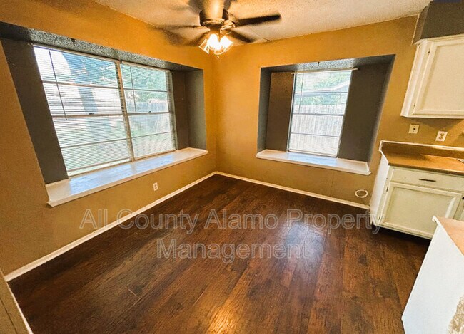 Building Photo - 13527 Larkbrook St