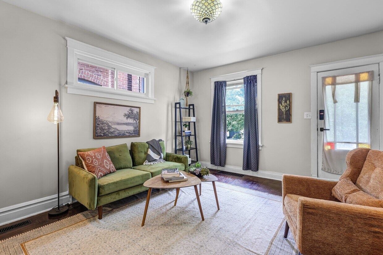 Foto principal - 3335 Salena St