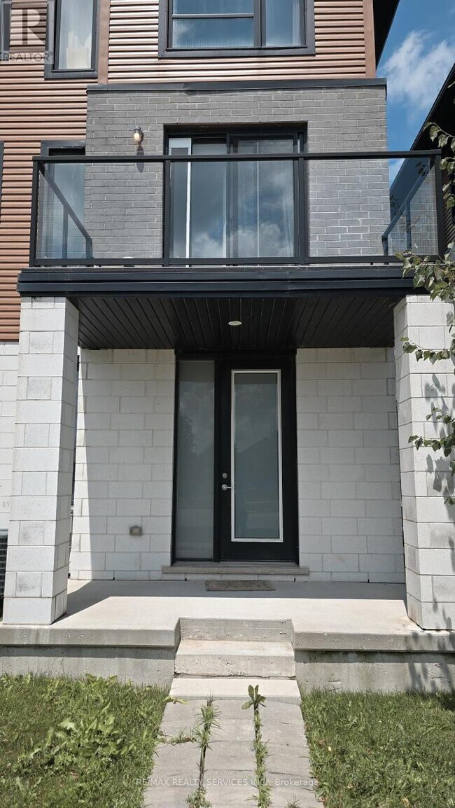 Building Photo - 895 Sarnia Rd