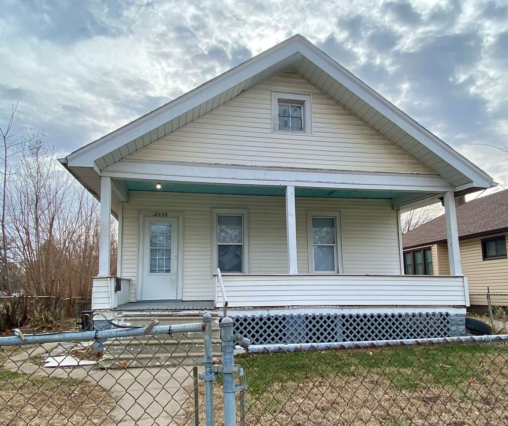 Primary Photo - 2Bed/1Bath Home