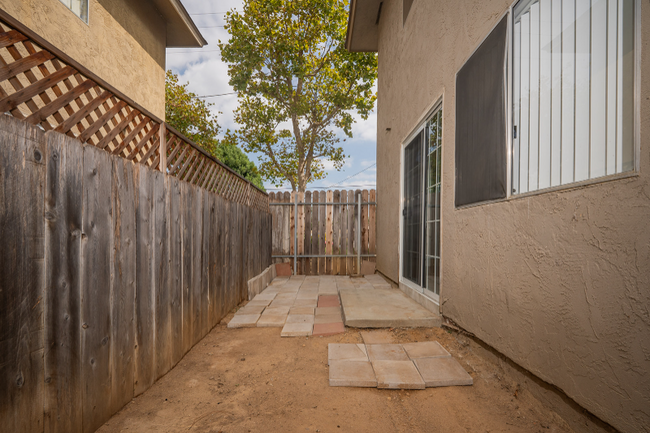 Foto del edificio - 9662 Marilla Dr