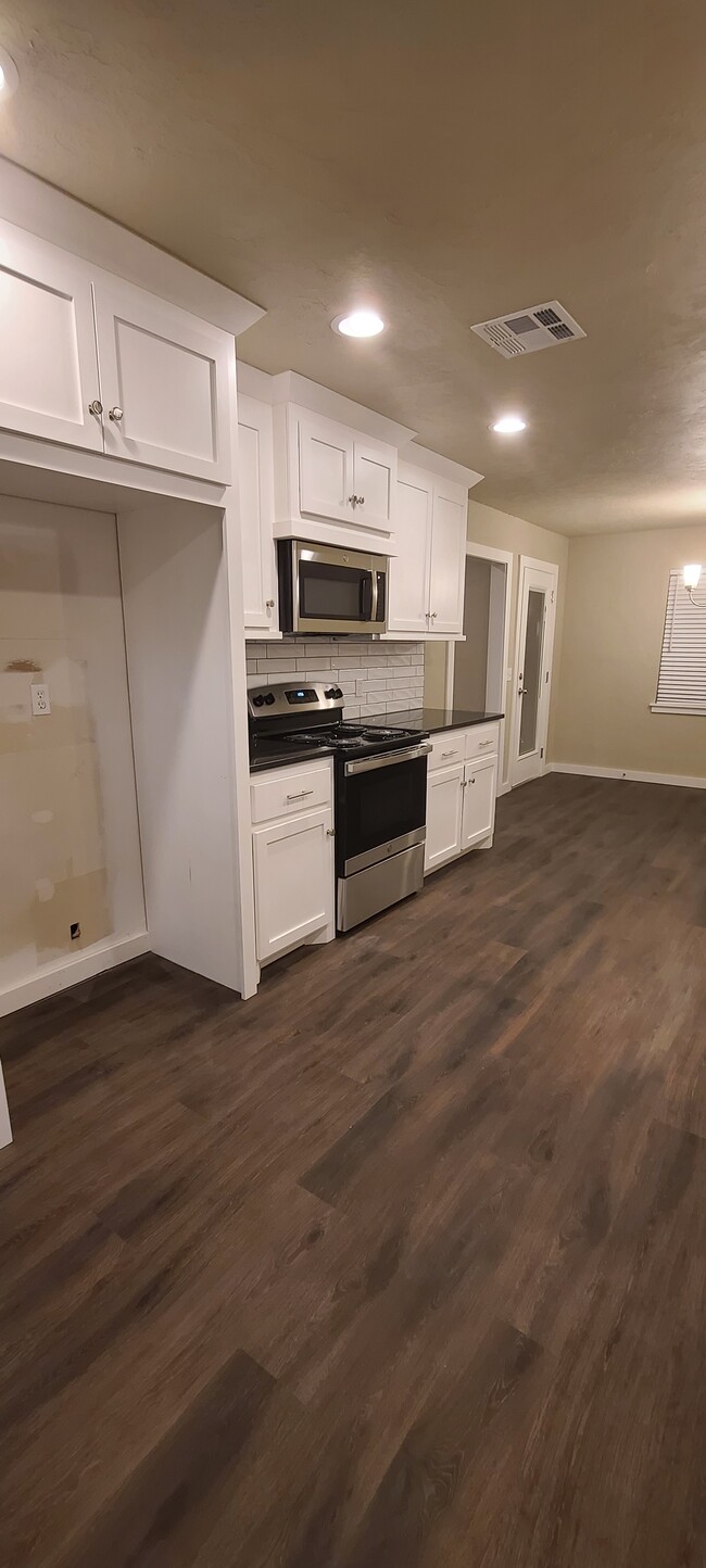 Kitchen - 1534 Winding Creek Rd