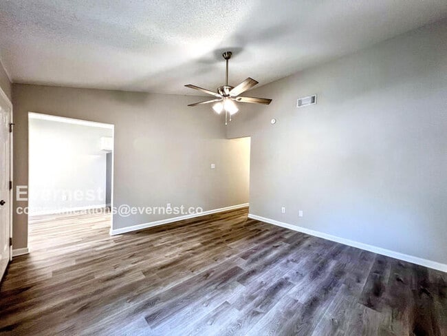 Building Photo - 494 Shady Grove Dr