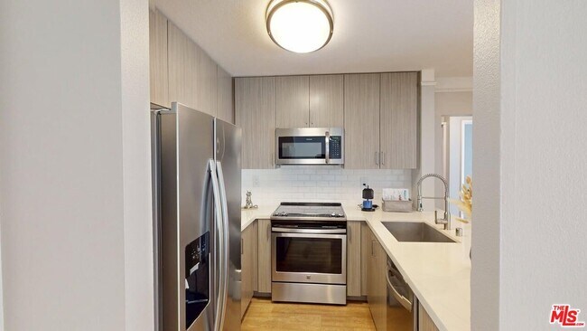 Foto del edificio - 6600 Beachview Dr