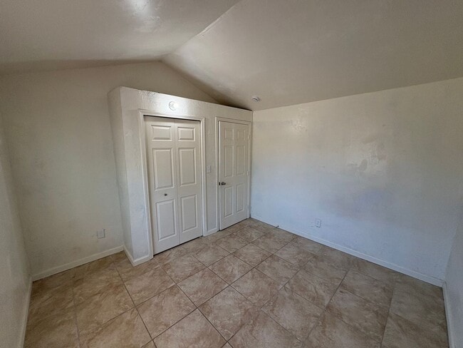 Building Photo - Dinuba country Home Rent Ready !