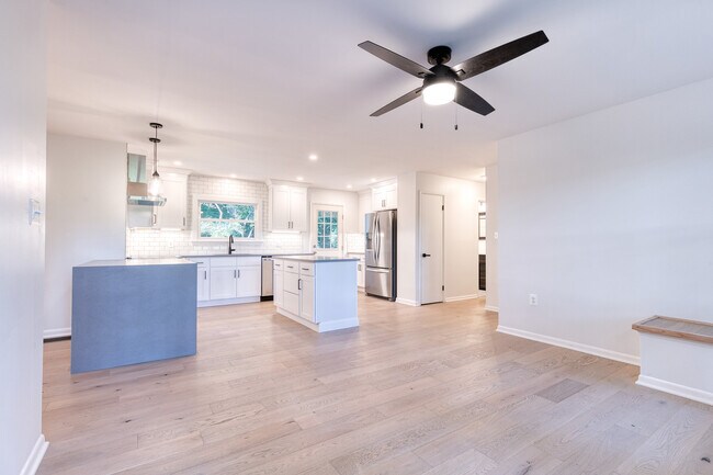 Photo - 1301 Hollingsworth Rd House