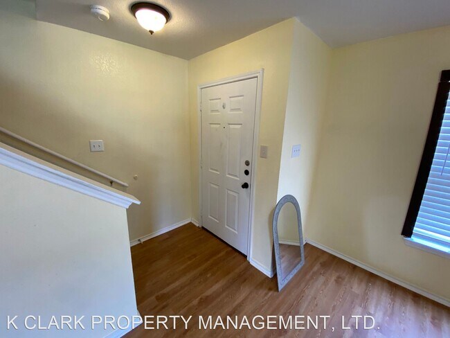 Building Photo - 4 br, 2.5 bath House - 111 MCLENNAN OAK