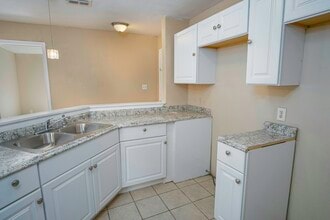 Building Photo - 717 N Colorado St