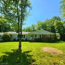 Building Photo - 14 Berkshire Dr