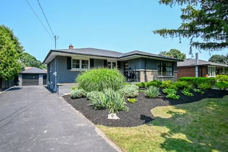 Building Photo - 9 Regina Ave