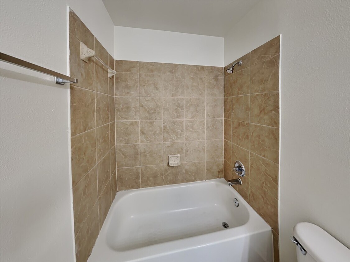 Foto del edificio - 15818 Shoreline Terrace Dr