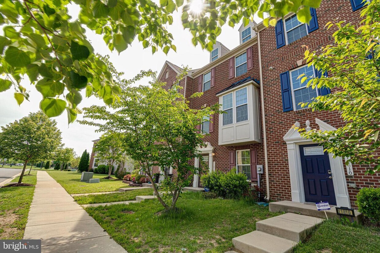Foto principal - 11812 St Linus Dr