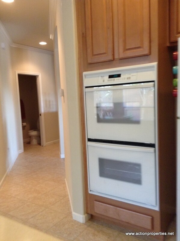 Foto del edificio - Action Properties R.E.S. Inc. Offering Beautiful Highland Park Single Story 3 Car, 4 Bedroom, Gar...