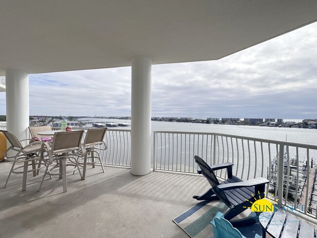 Foto del edificio - Stunning Waterfront 3 Bedroom Condo at Presidio Yacht Club!