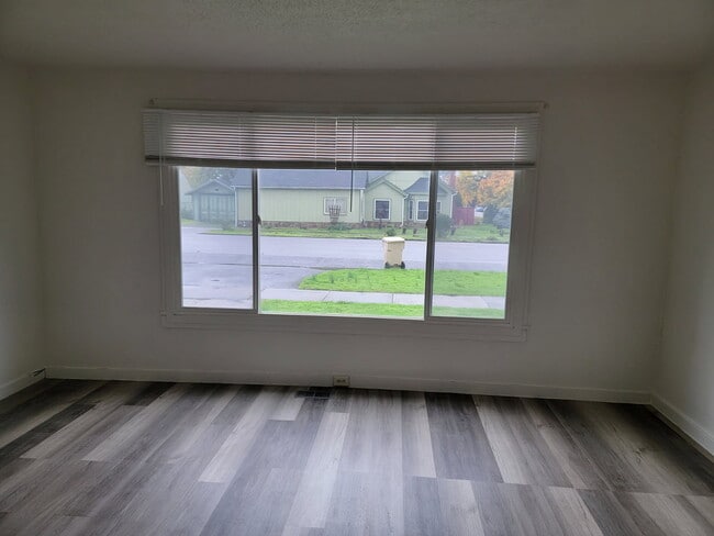 Bedroom 3 1 - 681 SW Levens St