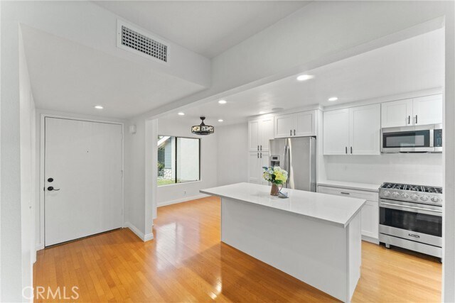 Building Photo - 7 Boone