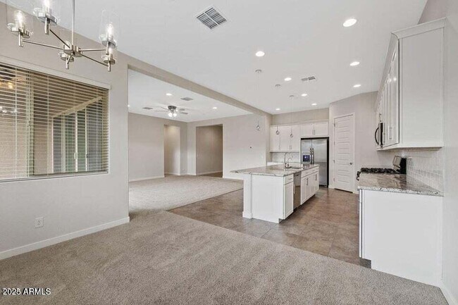 Building Photo - 9749 E Tahoe Ave