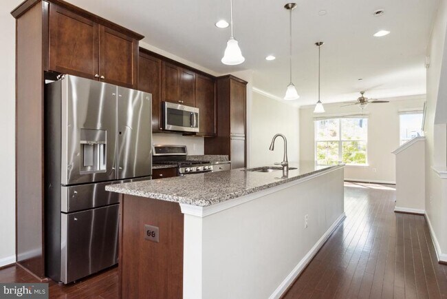 Foto del edificio - 7216 Silver Thorn Way