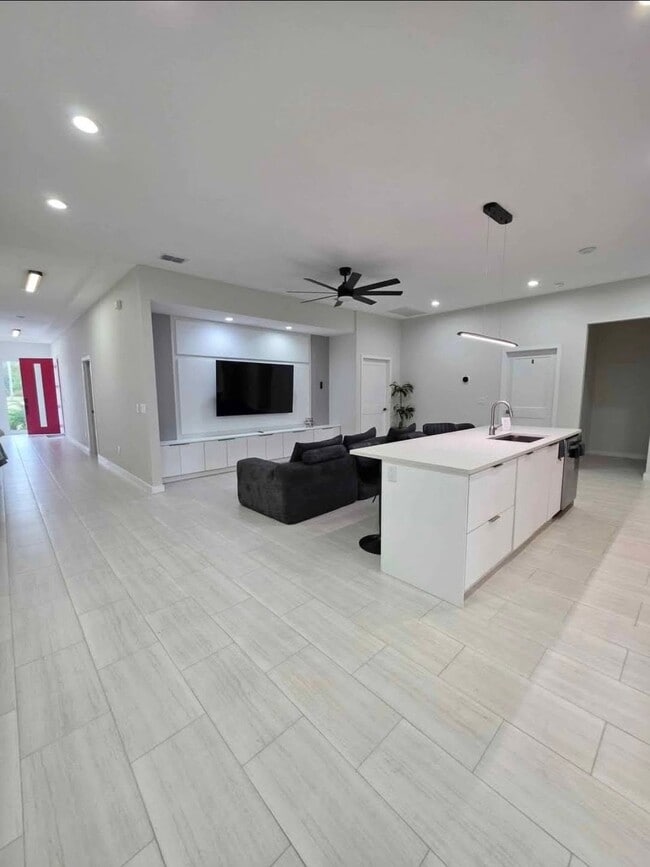 Foto del edificio - 1811 Lake Pickett Rd