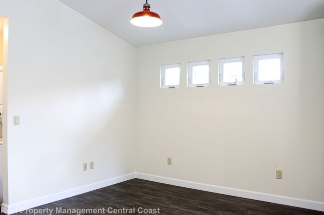 Building Photo - AVAILABLE JUNE - 1 Bed/1 Bath Apartment in...