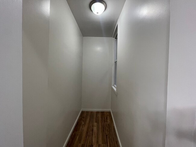 Building Photo - 1511 Summit Ave