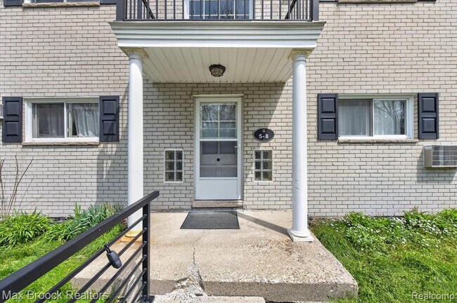Building Photo - 100 W Hickory Grove Rd