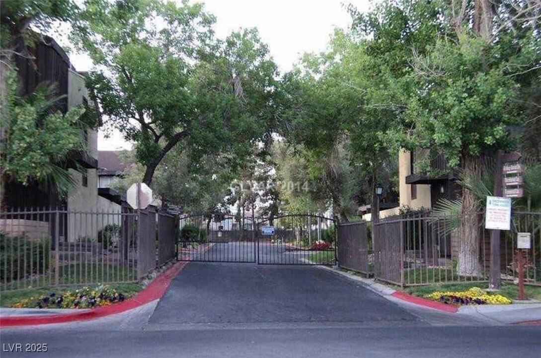 Foto principal - 504 Delfern Ln