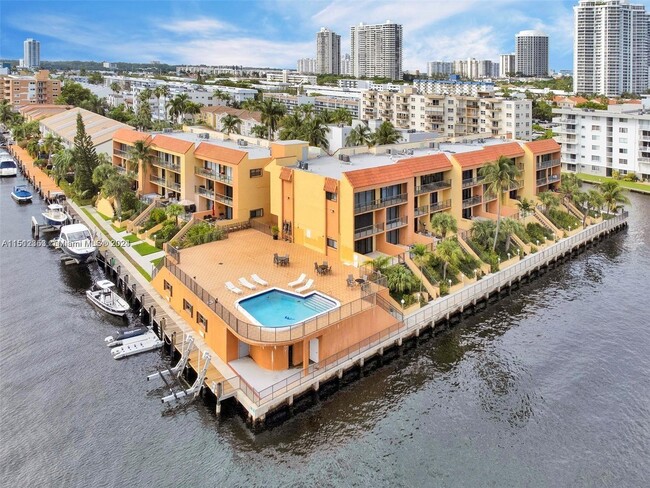 Foto del edificio - 4000 NE 168th St