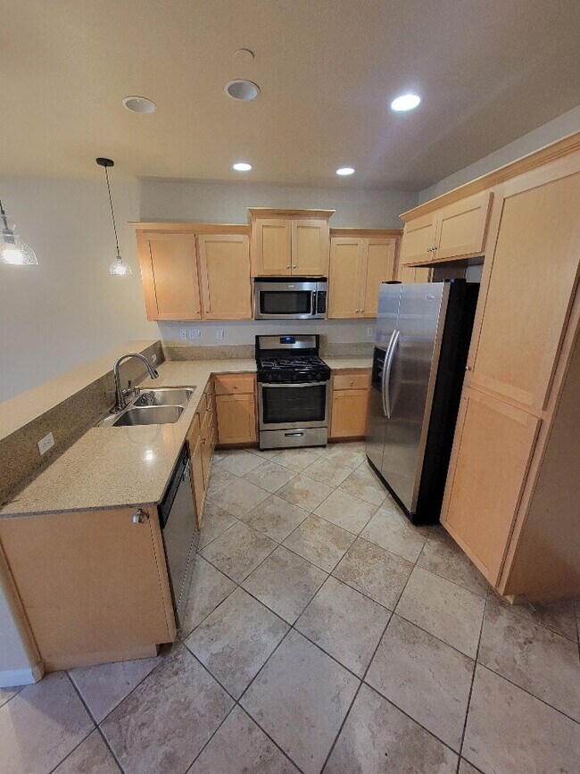 Foto del edificio - Gorgeous Condo in the heart of Folsom Community