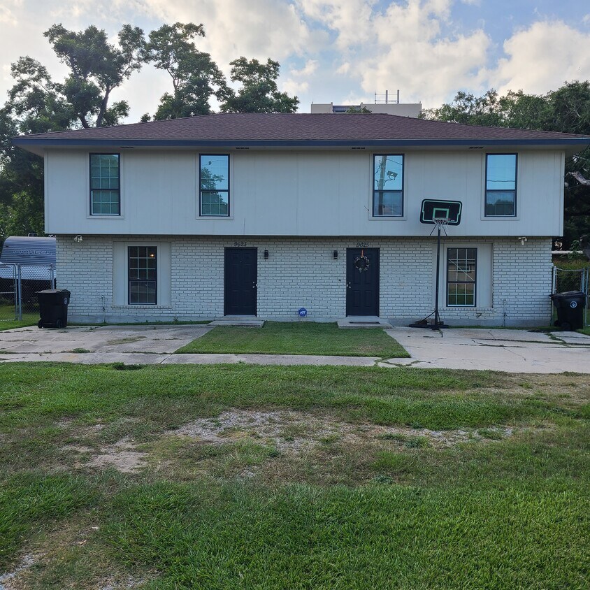 Front - 9623 Irby St