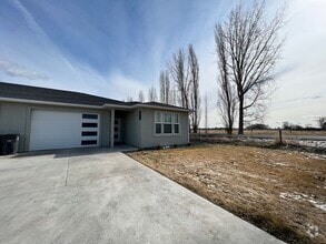 Building Photo - 4019 Quinn Dr NE