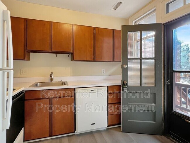 Building Photo - 210 N Stafford Ave