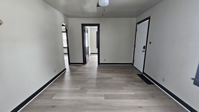 Foto del edificio - Welcome to this charming newly renovated 2-bedroom, 1-bathroom single-family home located in the ...